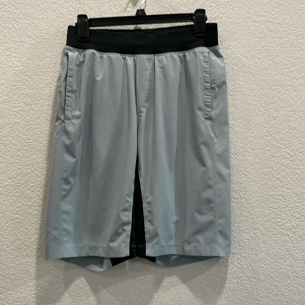 Lululemon Blue with Black Contrast T.H.E Linerless Short Size Small